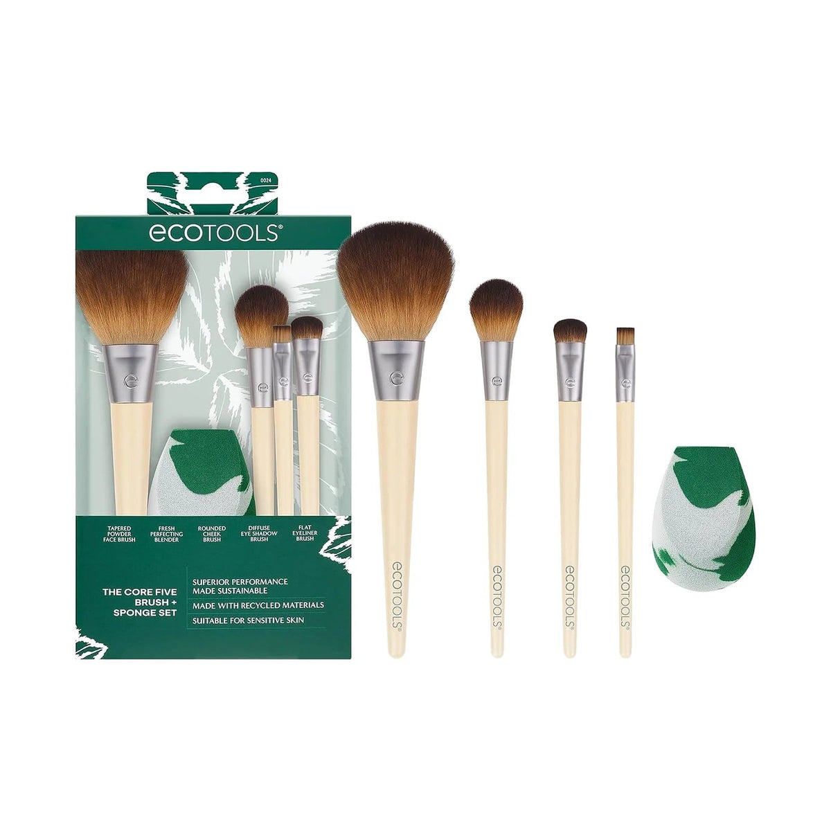 Kit EcoTools Core Five, quatre pinceaux à manche clair et une éponge verte sur fond blanc