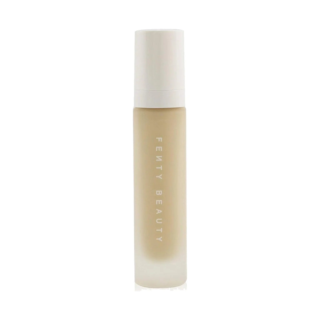 Fond de teint Fenty Beauty Pro Filt'r Soft Matte 32 ml, teinte 170, sur fond blanc