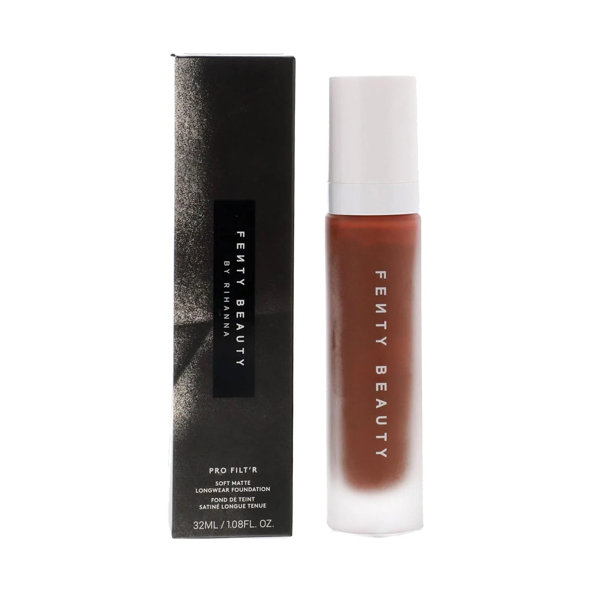 Fond de teint Fenty Beauty Pro Filt'r Soft Matte 32 ml, teinte 480, sur fond blanc