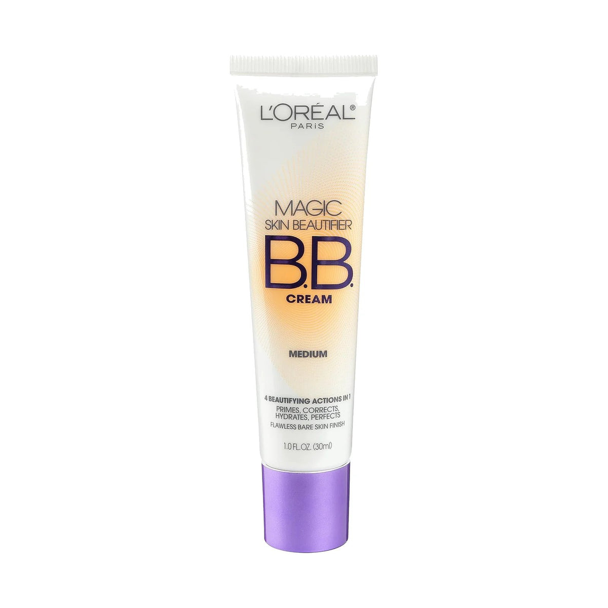 Tube de BB crème L'Oréal Paris Magic Skin Beautifier, teinte Medium, sur fond blanc