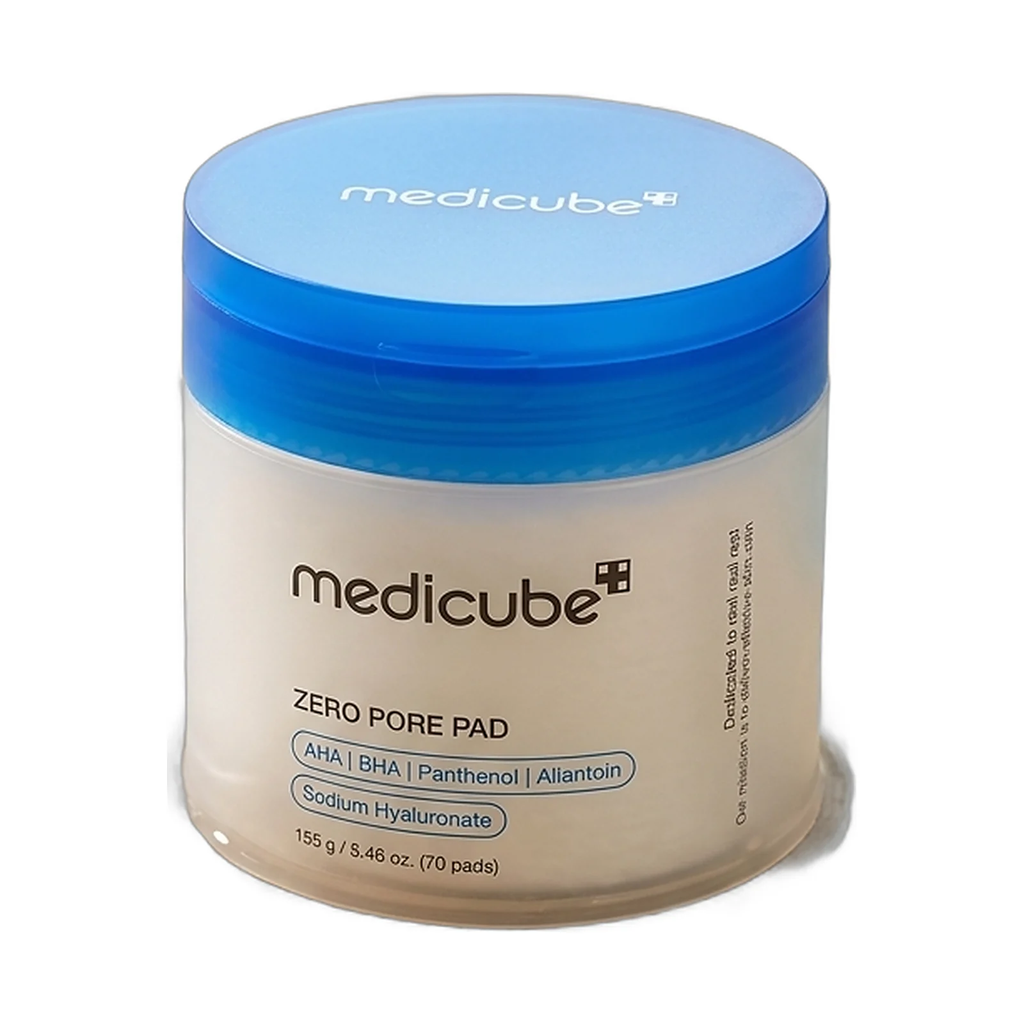 Pot de disques Medicube Zero Pore Pad mis en scène dans l'eau, disques flottants et ondulations