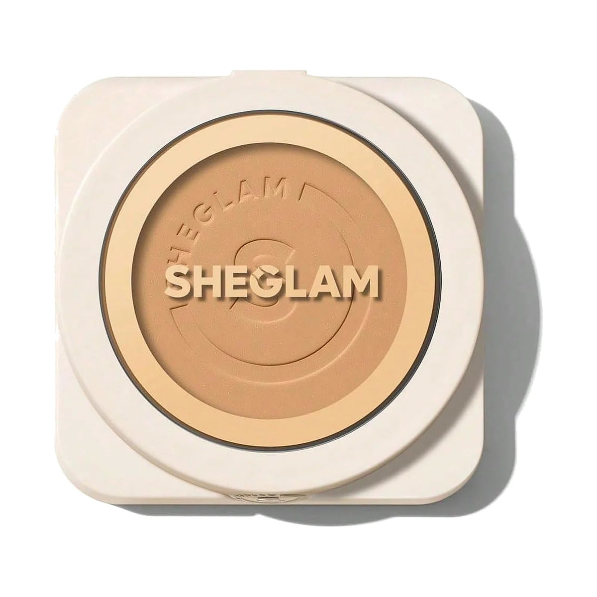 Fond de teint poudre SHEGLAM Skin-Focus dans son boîtier, teinte Sand, sur fond blanc