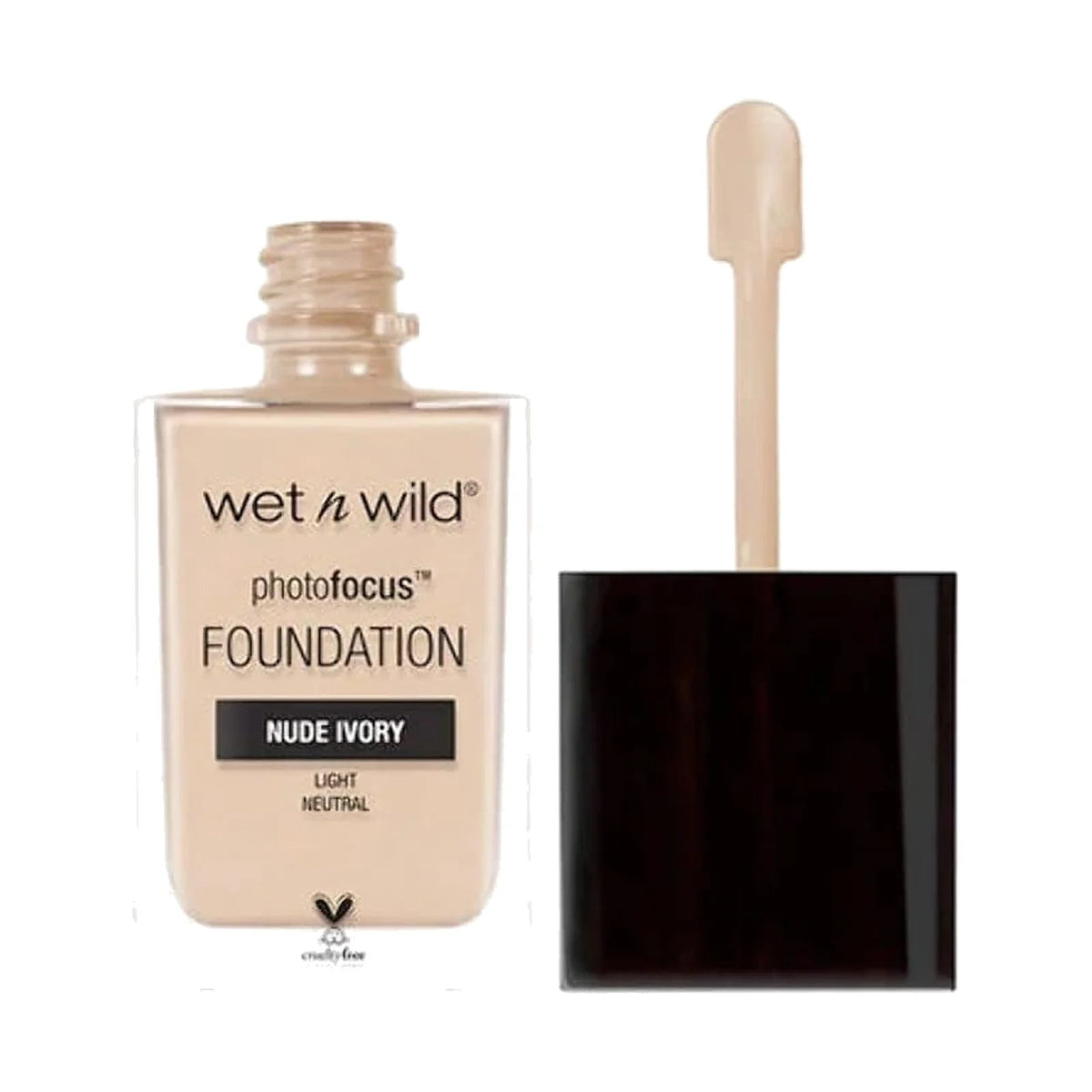 Fond de teint Wet n Wild Photo Focus 30 ml, teinte Nude Ivory, sur fond blanc